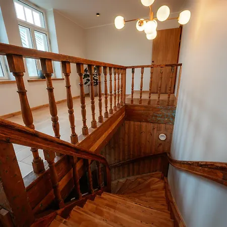 Freinholdi Maja Kuelaliskorter 2 *